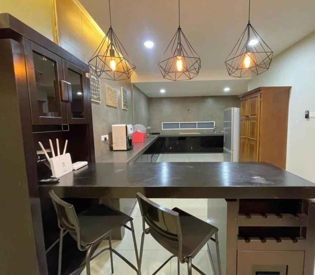 R3Trohouse 3Br 8Pax Ps4,Pool Table,Netflix Villa Kuantan Eksteriør billede